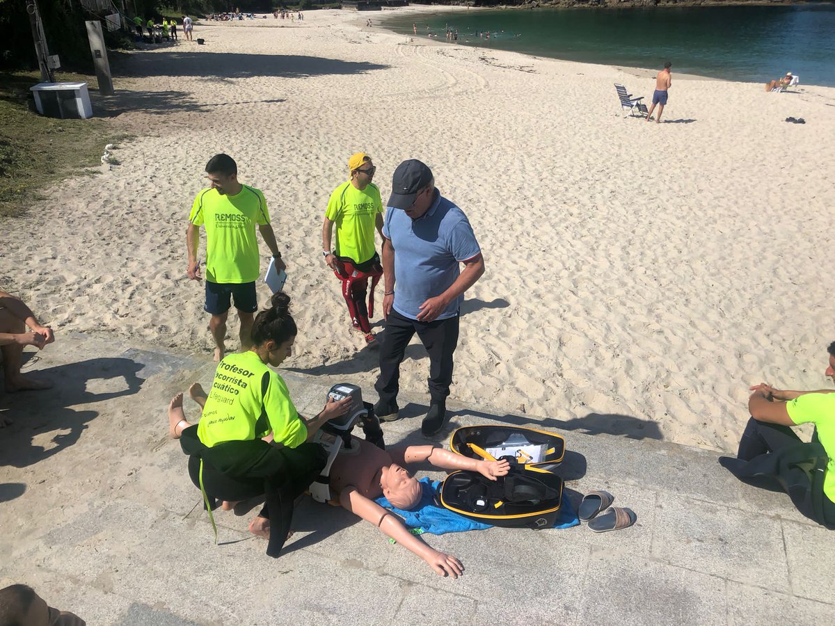 SICRUS_research's tweet image. 🌊Testing several 𝗱𝗲𝘃𝗶𝗰𝗲𝘀 for early #drowning care improvement this morning✔️
We thank the participants from University School of Teaching and Sport Sciences @uvigo (Pontevedra) @carracedo54 Great initiative by #REMOSS + @SICRUS_research 
#lifeguarding commitment