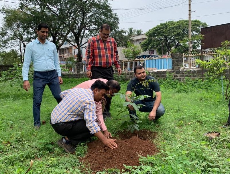 T-65 500 saplings were planted in various office premises of Kolhapur Commissionerate in the districts of Kolhapur(at Jaysingpur), Sangli,Satara &amp; Ratnagiri on 7.6.2022 as part of the Azadi Ka Amrit Mahotsav(AKAM) <a href="/cgstcuspunezone/">CGST & Customs Pune Zone</a> <a href="/cbic_india/">CBIC</a> #AzadiKaAmritMahotsav #EnvironmentDay