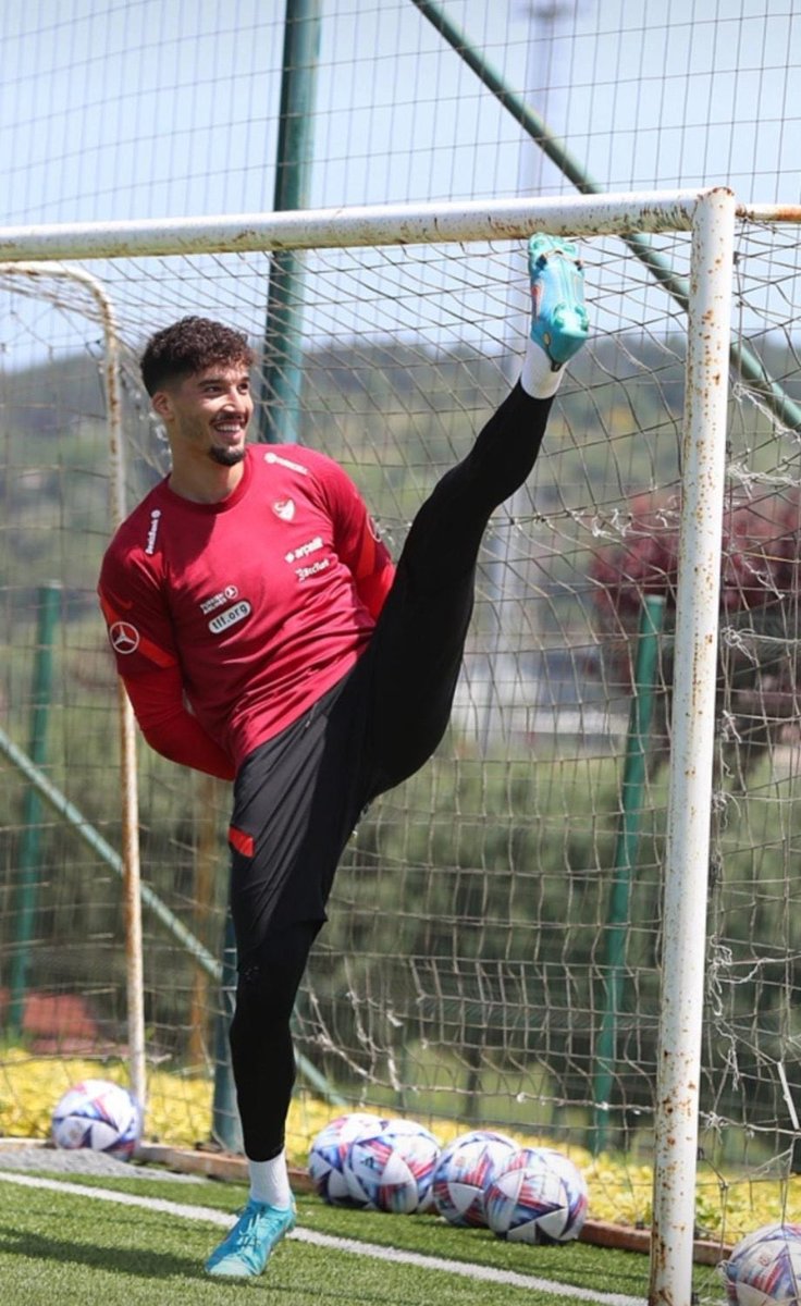 Altay Bayındır düşmanları için, girsin