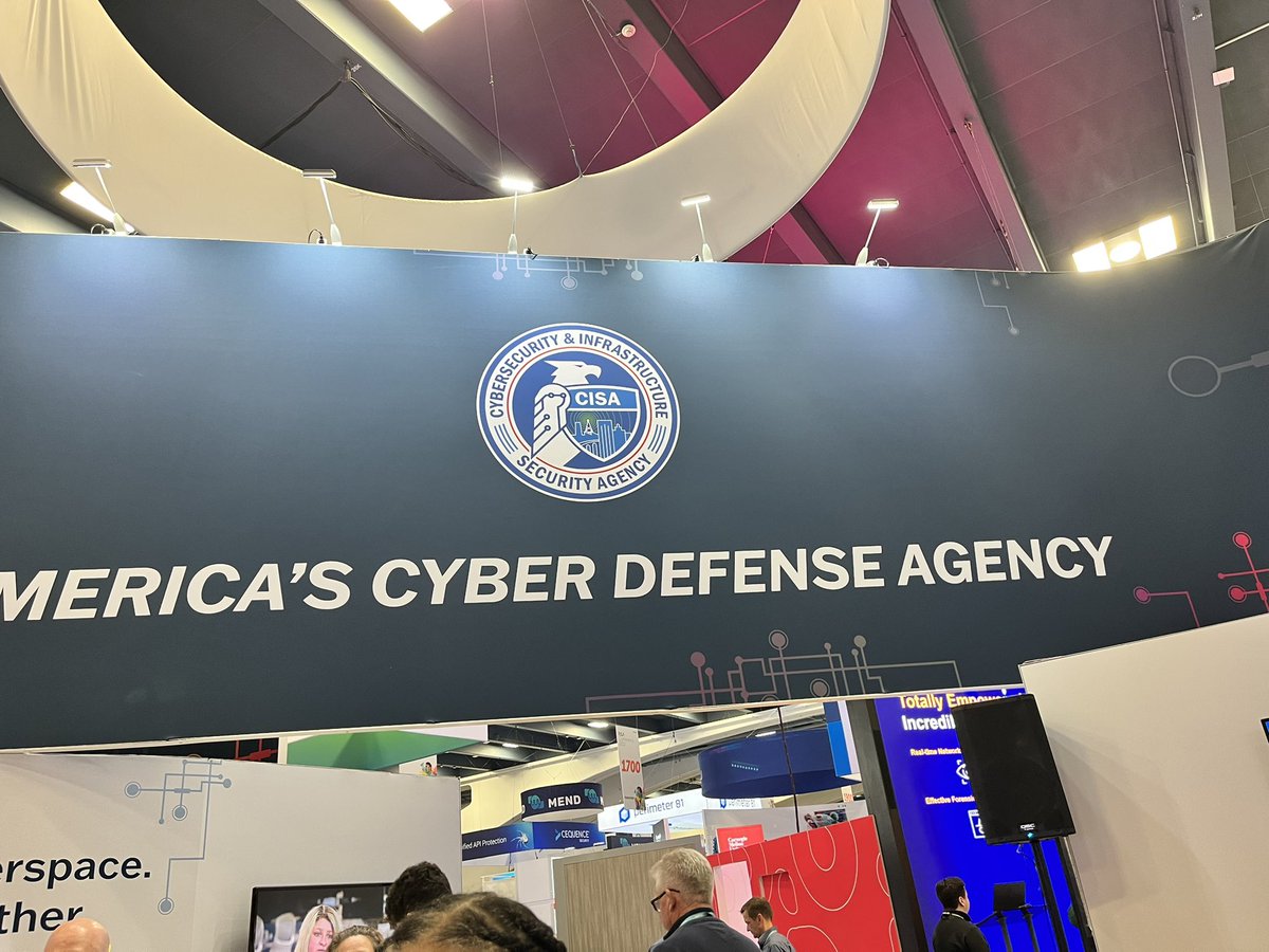 TechnoTats's tweet photo. Look who’s here at @CISAInfraSec ?? T Scurlock!! #FriendsAreFun #cybersecurity https://t.co/UCnFWFwLyn