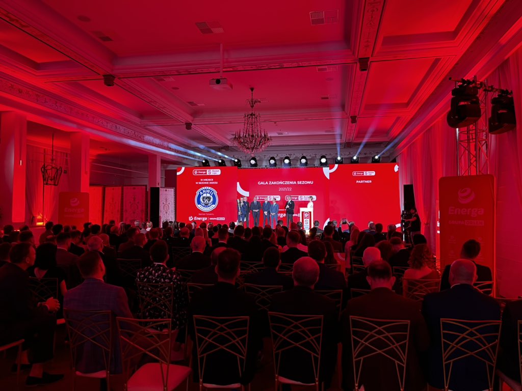 LigezaMateusz's tweet image. W kuluarach słyszę, że nagroda „Złote usta” minionego sezonu #plkpl trafi jednak za pokój na Twitterze #plkpltalk. Chyba zasłużenie, pełna zgoda? @jakubklyszejko