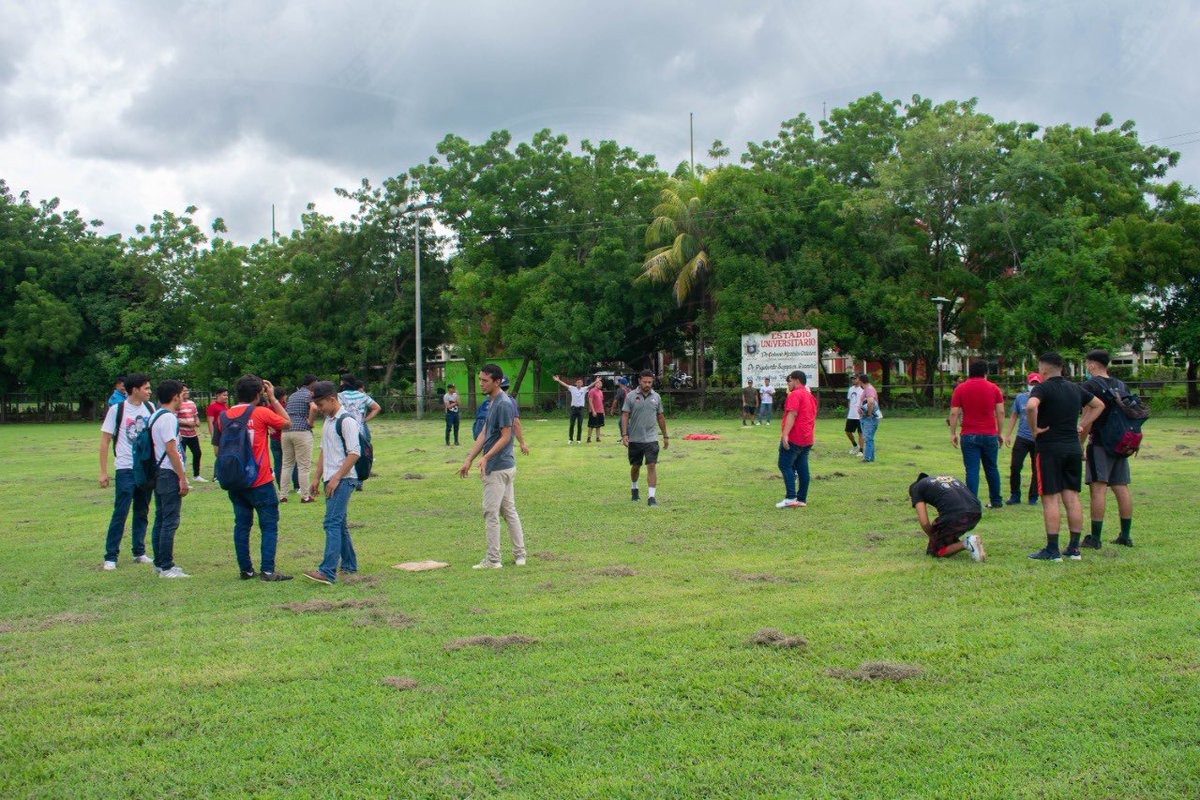 cuununan's tweet photo. Liga relámpago Bola de Hule con estudiantes de las diferentes Facultades de nuestra Bicentenaria UNAN-León.
#CUUN1914
#LaPasionDeHacerDeporte https://t.co/m79g3rTB34