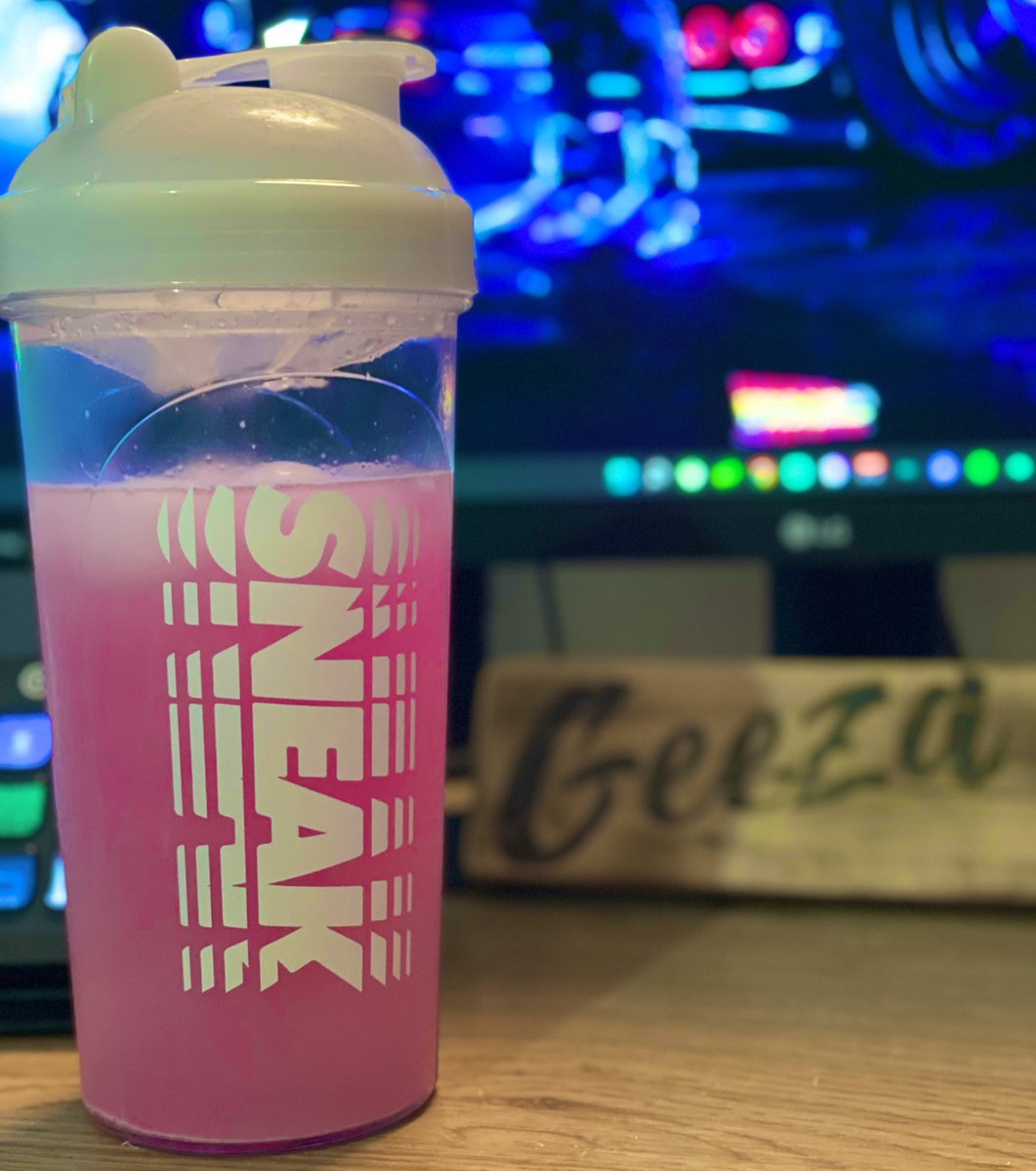 Geeza_Games's tweet photo. Time to do the funky chicken on #pubg https://t.co/c5Hk2PLxjx #twitch #sneakenergy #voicemod #compcity #GUNNAR https://t.co/vIKXxfMPKE