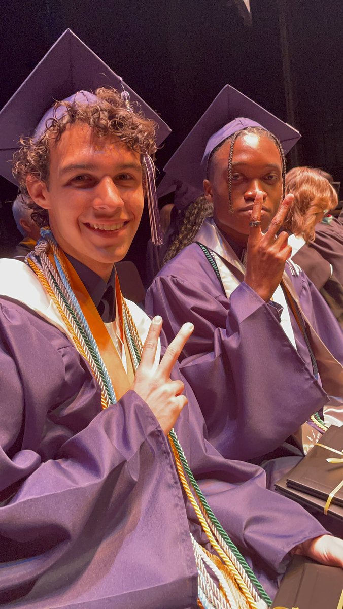 mrs_guad's tweet photo. That’s a wrap! Congratulations to the Class of 2022!! It was an honor serving you!! https://t.co/FZbi1iUQGq