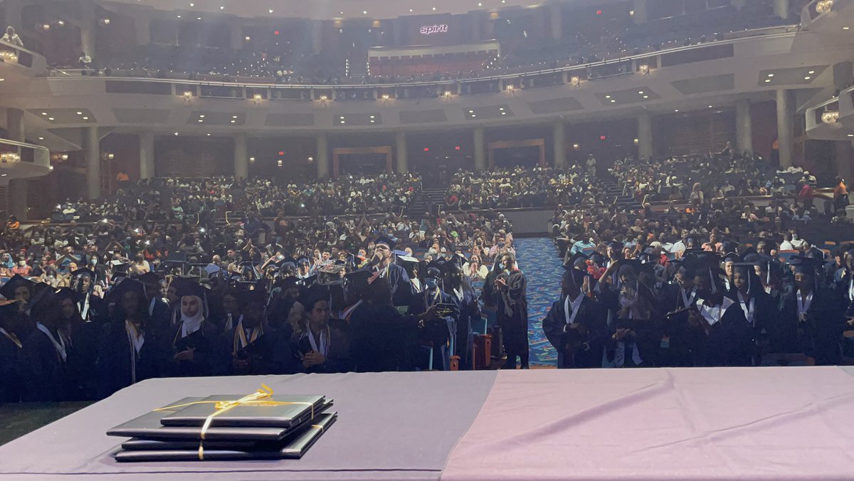 mrs_guad's tweet photo. That’s a wrap! Congratulations to the Class of 2022!! It was an honor serving you!! https://t.co/FZbi1iUQGq