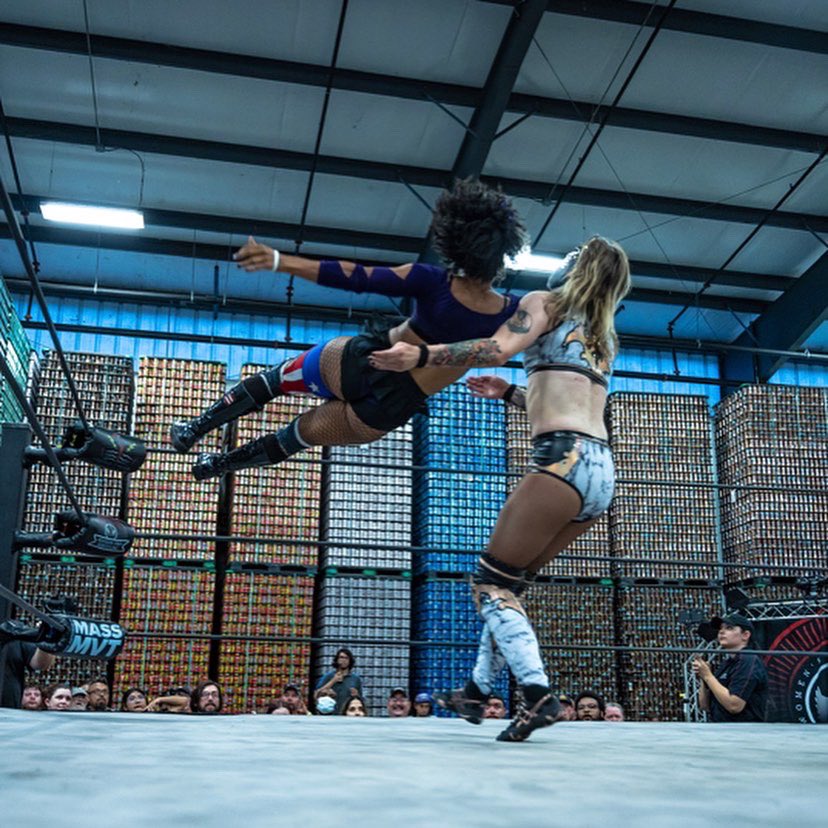 MissionProWres's tweet photo. .@LaRosaNegraPR VS. @edithsurreal at #MPWDontStopMeNow at @SouthernStarBC!
Rewatch on @TitleMatchWN!
More Mission Pro action on AUGUST 20th in SAN ANTONIO for #MPWHardDaysNight! 💫
Tickets at https://t.co/72DaD6HHxJ.
#Wrestling #MissionPro #MissionProWrestling #ProWrestling https://t.co/1D44VatfRG