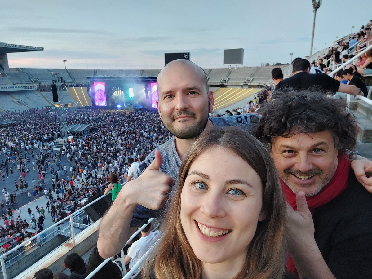 Avui toca #redhotchilipeppers <a href="/ChiliPeppers/">Red Hot Chili Peppers</a> amb el <a href="/carles_marc/">carles marcé</a> i l'<a href="/AliceTapiol/">Alice Tapiol</a>! Fins ara!