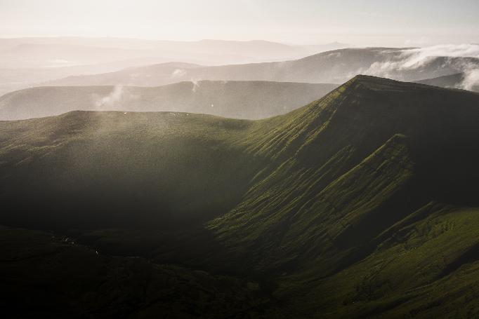 JustDuff's tweet photo. 3.20am up Pen y Fan for sunrise, no sunrise but the rising mist was spectacular. @Ruth_ITV  @kelseyredmore @BreconBeaconsNP @visitwales @walesdotcom @wonderfulwales @itvcoastcountry  @roamwales  @itsyourwales https://t.co/kyXSeIQg5c
