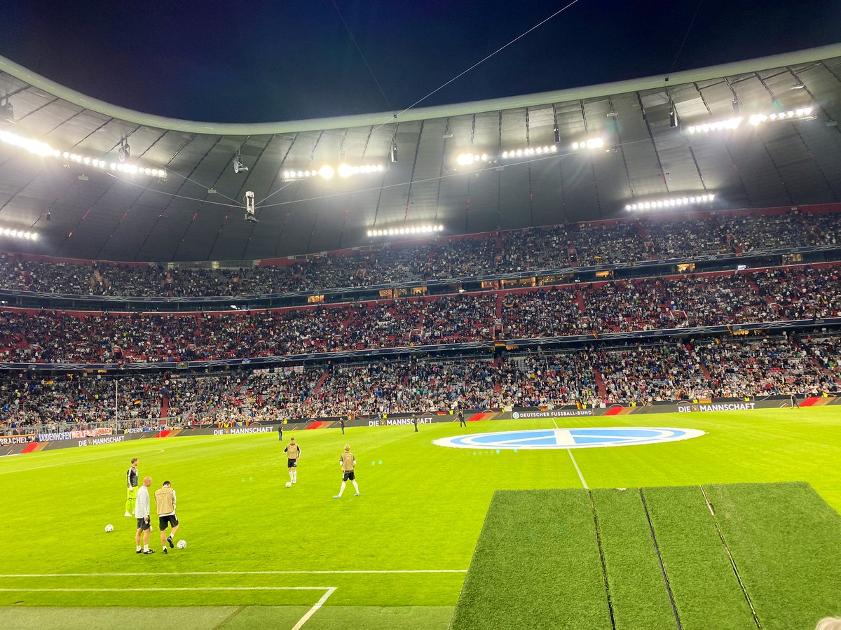 Weiter vorne und ich sitze auf der Ersatzbank. Danke <a href="/fanzone_io/">FANZONE</a> &amp; <a href="/DFB/">DFB (Verband)</a> für die „ganz guten“ Plätze :)