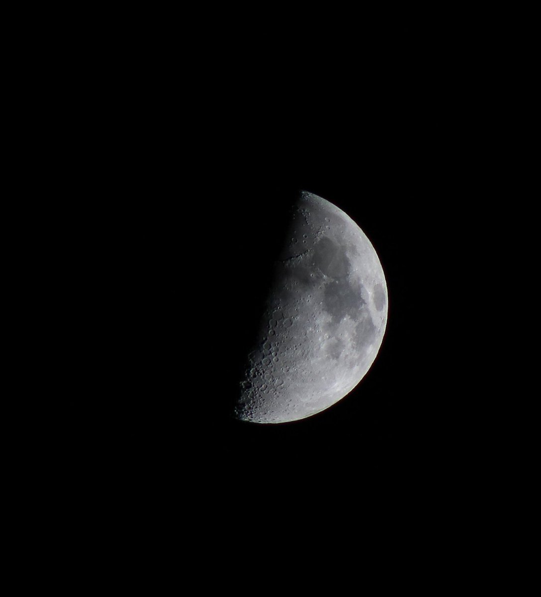 pappa_giuseppe's tweet photo. @moxnlxvers My moon of this evening https://t.co/Ag6A7YE4Qn