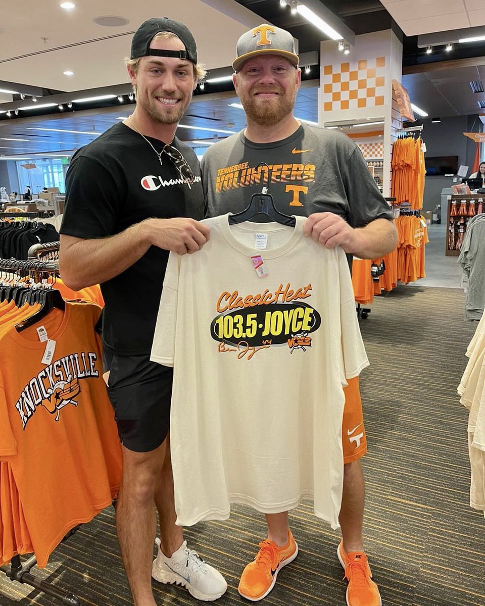 UTVolShop's tweet photo. Exciting day at the store! @BigOrangeCrutch graced us with his presence!!! 

Oh, and @benjoyce08 was there too 😉⚾️💨 https://t.co/jIAC8sj4Kz