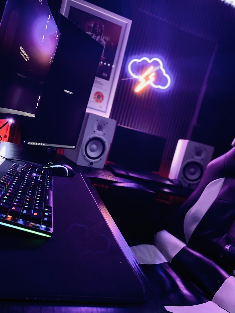 NicoNiceWitIt tweet media