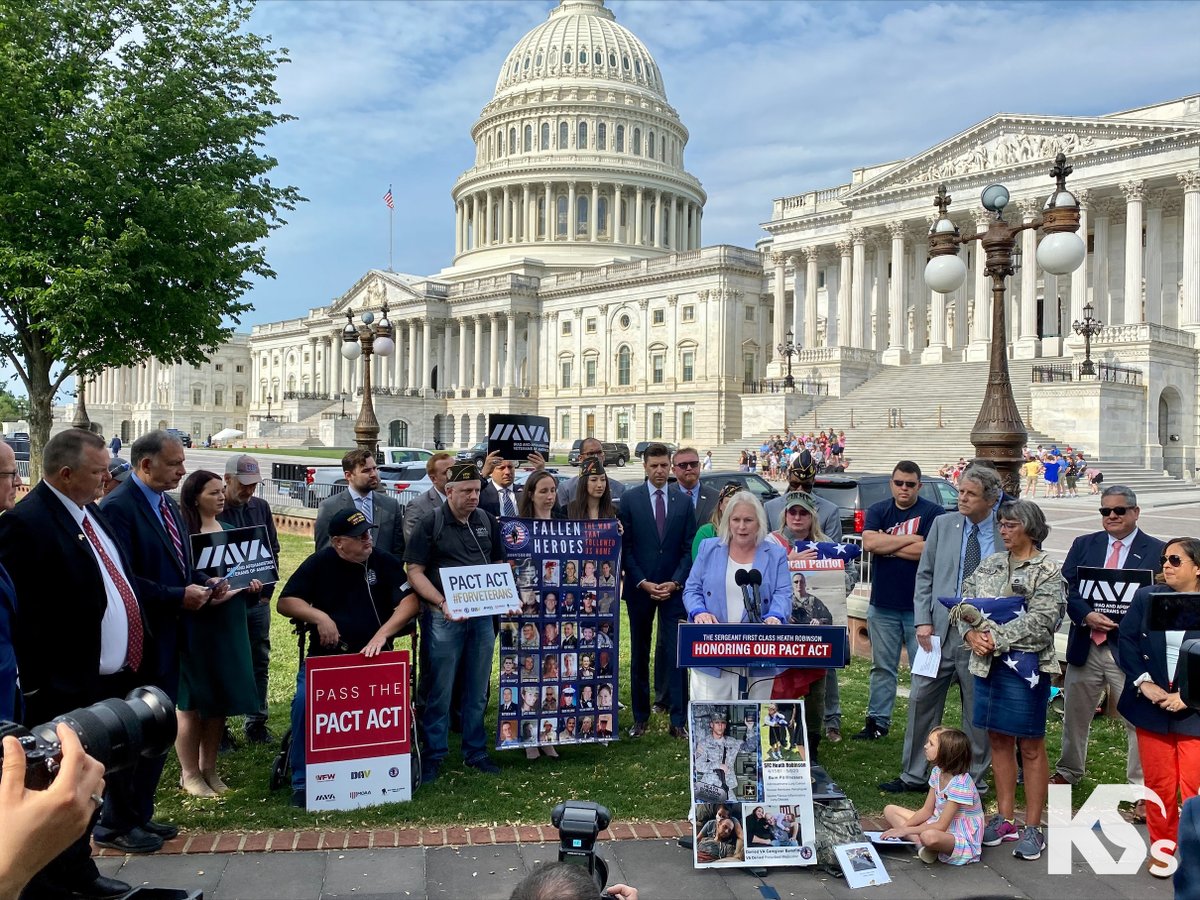 This morning, @K9sForWarriors joined <a href="/jonstewart/">Jon Stewart</a>, <a href="/SVACDems/">Senate Veterans' Affairs Committee Dems</a>, <a href="/SVACGOP/">Senate VA Republicans</a>, &amp; our VSO partners in support of the #HonoringOurPACTAct. The time is now to get this historic legislation across the finish line for #veterans suffering from #ToxicExposures.