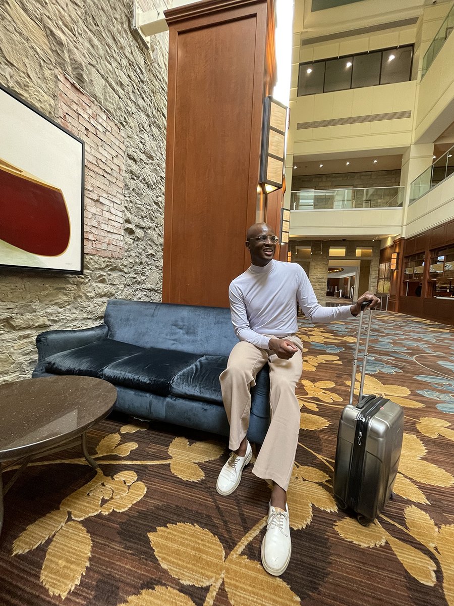 HyattCalgary's tweet photo. Checking in with style 😎  
#HyattRegencyCalgary #CalgaryHyatt #HyattRegency #Hyatt #yychotel #calgaryhotel https://t.co/vLb1fRI2o5
