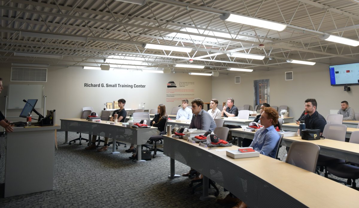 CCI_Contractors's tweet photo. We would like to welcome our 17 new interns for this summer's internship! Our #Charlotte and #Cleveland interns started their morning in the training room and then made their way to the construction sites in the afternoon. #10WeekInternshipProgram #FirstDayTraining #Construction https://t.co/pF4PdTsw5T