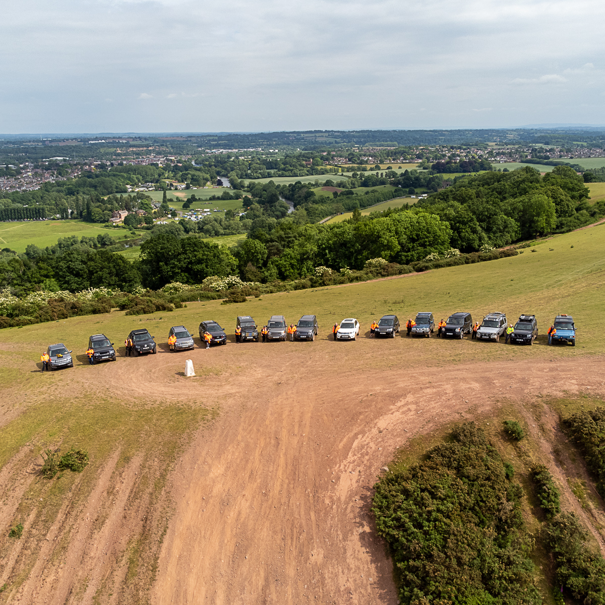 WM4x4R's tweet image. Over the weekend our #volunteers participated in a training event, where we tested our driving skills and latest equipment. We also assisted a local farmer with rounding up his flock of sheep - Not one of our usual call outs!

#4x4response #4x4responseuk #volunteering