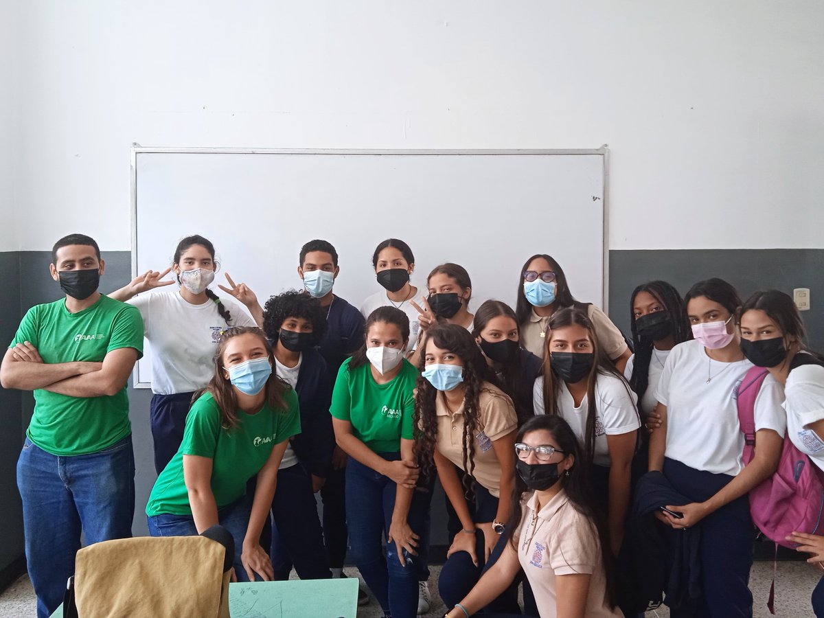 Avaa_org's tweet photo. Nuestro principal esfuerzo está dirigido al Programa Excelencia AVAA (#ProExcelencia), propuesta que ha beneficiado a centenares de jóvenes de escasos recursos económicos durante sus cinco años de estudios universitarios en Venezuela. https://t.co/VxxxgdQM9W