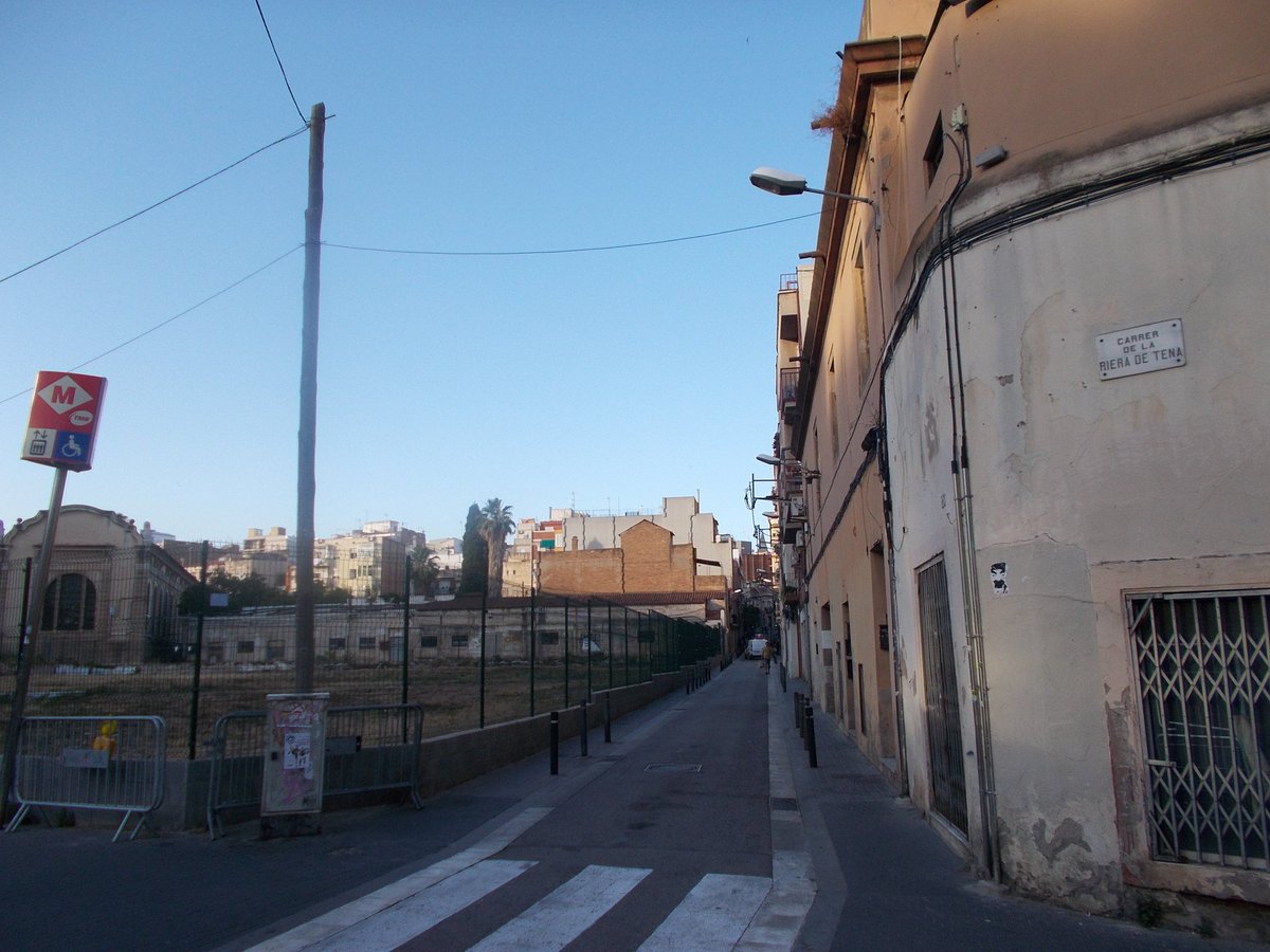 sants3radio's tweet photo. El veïnat dels carrers Burgos i Riera de Tena del barri de Sants s’organitza de nou per exigir que es desencalli el seu procés de reallotjament. Al #SantsMontjuïcAlDia hem escoltat un reportatge amb la @OlgaNM7 de l'assemblea veïnal que van organitzar.

🎧https://t.co/kLcnmpQdsR https://t.co/m7ujkC6ERT