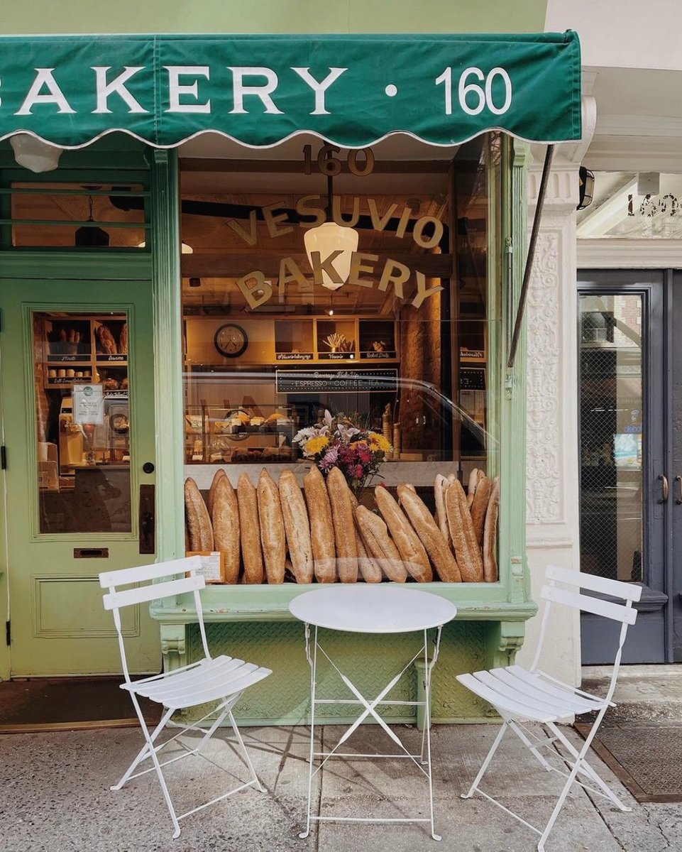 We love a place with a little bit of colour and a whole lotta history. Did you know that this bakery is over a century old, with the original Vesuvio Bakery opening its doors in the year 1920?