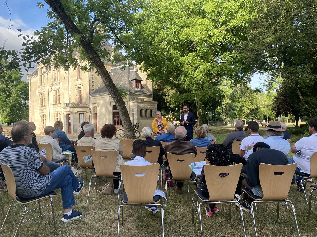 📍4e #ApéroChiche de notre campagne à #Prahecq au Château de la Voûte ! 

Merci à Sonia Lussiez pour sa présence et merci d’être venus nombreuses et nombreux pour échanger et débattre avec nous dans ce sublime décor !

🗳 Les 12 et 19 juin votez Guillaume CHICHE et Corine MICOU !