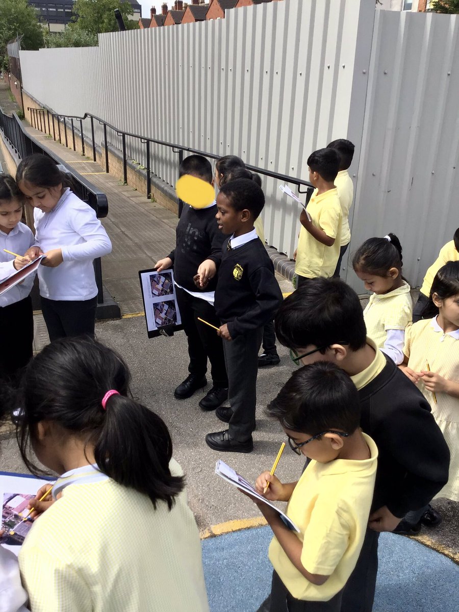 HolyFamilyYear1's tweet image. We can use positional language to follow a photo trail in our school grounds! #NationalFieldworkWeek @BCPP_ @b_cltd