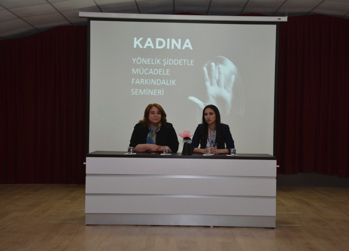 AlpuMem's tweet photo. İlçemizde Kadına Yönelik Şiddetle Mücadele Farkındalık Semineri ve muhtarlar toplantısı düzenlendi. Toplantıya Alpu Kaymakamımız Kübra KARAALİOĞLU ,Eskişehir İl Milli Eğitim Müdürümüz Pervin TÖRE katıldı. 
@pervin_tore @Kbrkaraal https://t.co/h7oBJOp3j2
