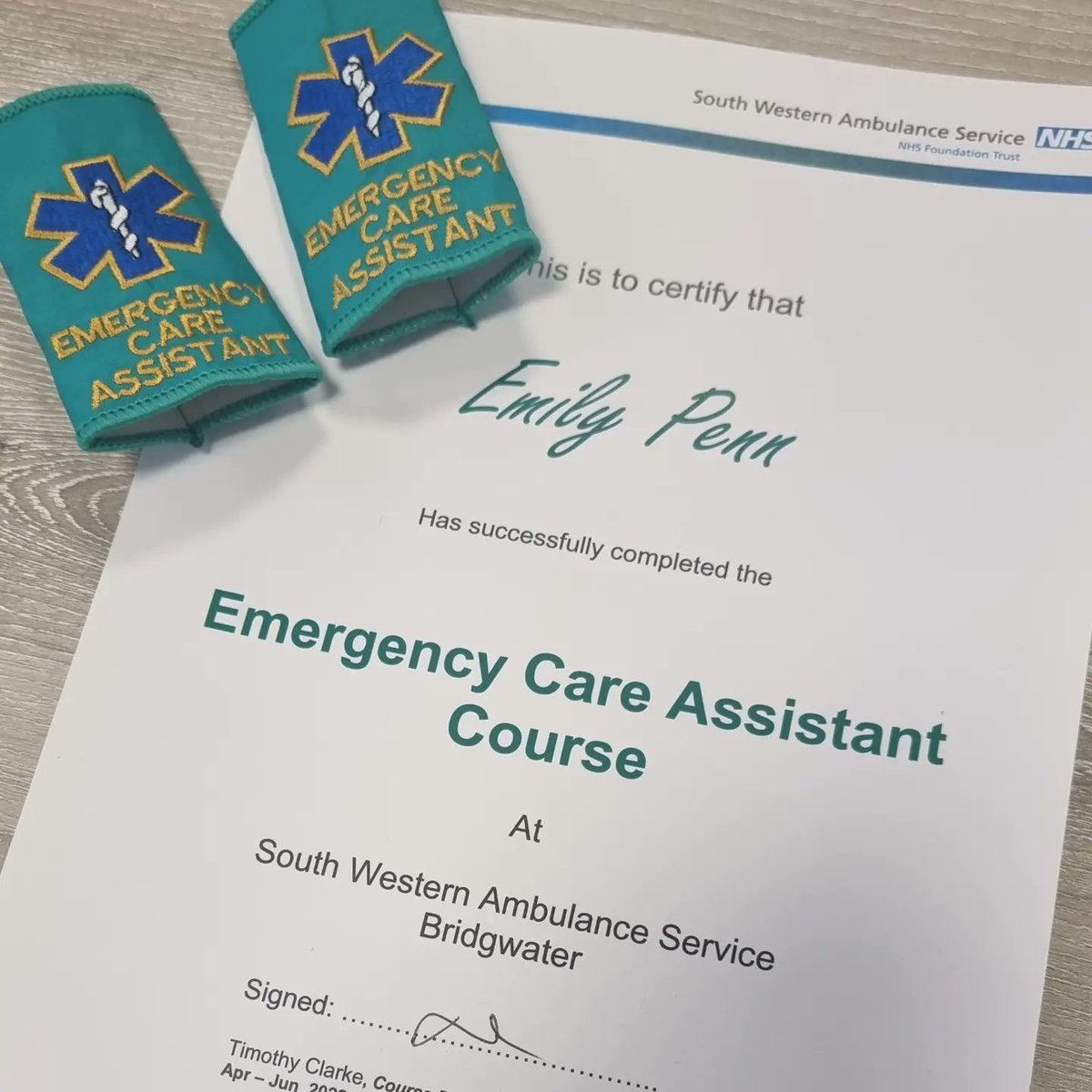 EmilyPenner3's tweet photo. I can now officially say I work for South West Ambulance Service as an Emergency Care Assistant🚑😍
A long hard 10 weeks and I wouldn't of got here if it wasn't for my family, friends and my amazing training group 💚
Dream job✅
(I can now tell people I drive the wee woo bus🚑😂) https://t.co/ycsOrsB6L3
