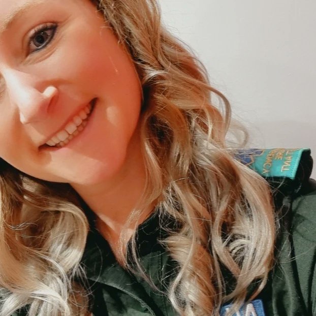EmilyPenner3's tweet photo. I can now officially say I work for South West Ambulance Service as an Emergency Care Assistant🚑😍
A long hard 10 weeks and I wouldn't of got here if it wasn't for my family, friends and my amazing training group 💚
Dream job✅
(I can now tell people I drive the wee woo bus🚑😂) https://t.co/ycsOrsB6L3