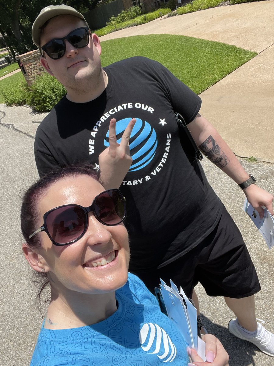 South A out n about hustling for fiber on a Tuesday working towards triple digits again for the month of June 🙌🏼🙌🏼🙌🏼<a href="/dbustamante1210/">David Bustamante</a> <a href="/HannahPigg6/">Hannah Pigg</a> <a href="/McgaheeKenyan/">Kenyan McGahee</a> @DarylDavisATT <a href="/LynetteMAguilar/">Lynette Aguilar</a> @fifthnorth  #welovefiber