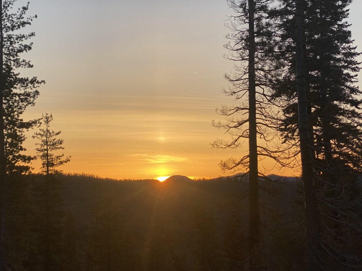 _alexmadrigal's tweet photo. Election Day! I went and caught the sunrise at Lassen national park. #Shasta https://t.co/vBq7QKMLvP