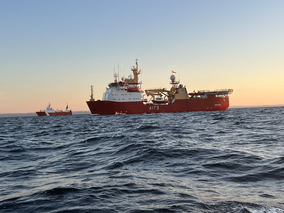 Spotted 👀 <a href="/hmsprotector/">HMS Protector</a> in 🇨🇦 waters! 

Huge thank you to our friends at <a href="/CoastGuardCAN/">Canadian Coast Guard</a> for sharing these photos with us.