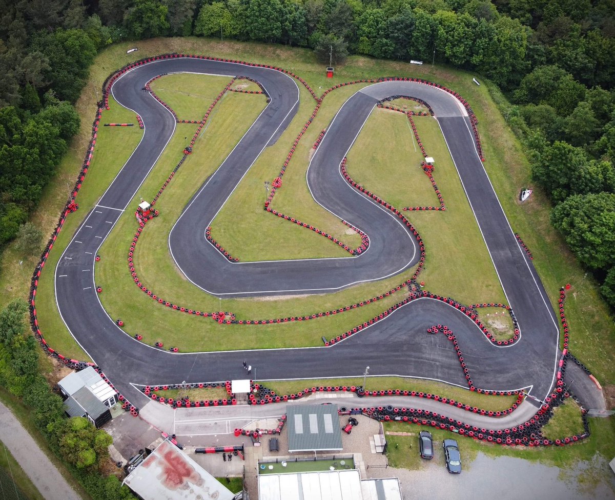 KarttrakCromer's tweet photo. Kev took some nice Arial shots of the new track surface and layout today, looking good eh! @sehasphalt you did an awesome job! #Resurfaced #SmoothTrack #ComeandhaveaGo #Cromer https://t.co/UxgAhLwCla