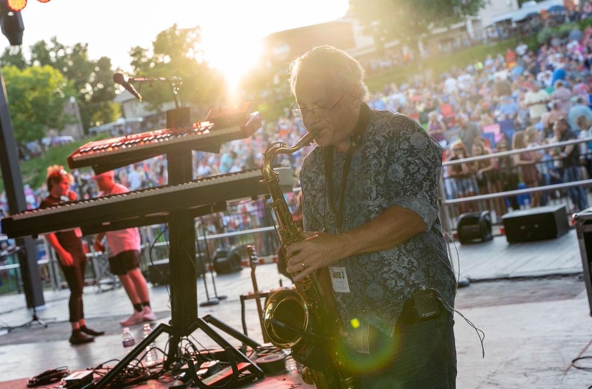 CityofJeff's tweet photo. The RiverStage was rockin' on Friday! Huge thanks to The Crashers and Eight Inch Elvis for kicking off the @ShoeSensation #jamminINjeff season.
FREE SHOWS every Friday night! For the Jeff Parks & Events full concert line-up click here: https://t.co/Q6XemZ6Tpy.
#onlyINjeff https://t.co/QdxI2ueS3T
