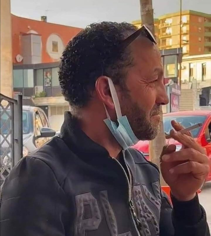 andreaspinopico's tweet photo. @karimamoual: 'Poi c’è #Rahhal Amari,42 anni, marocchino, gestore di un lido che si è gettato tra le onde salvando 2 bambini. È morto a riva stroncato da infarto per lo sforzo. Per lui niente card, commozione o vicinanz… https://t.co/lc6LHS56ZX, see more https://t.co/qABZB1BL2Q