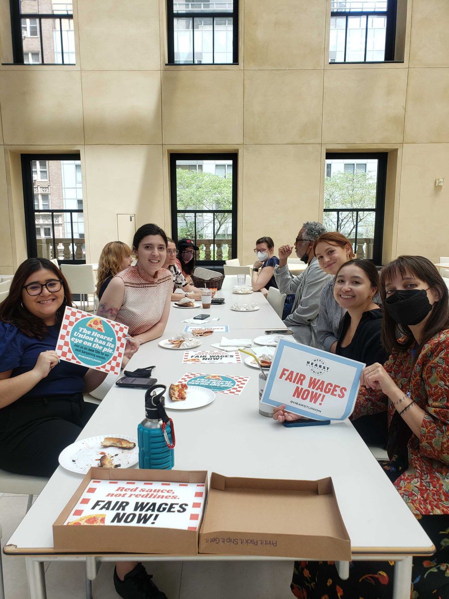 HearstUnion's tweet photo. Union pizza parties are the best parties 🍕

Today, our members enjoyed a solidarity lunch break across Hearst’s editorial offices. https://t.co/aDqlTQnq65