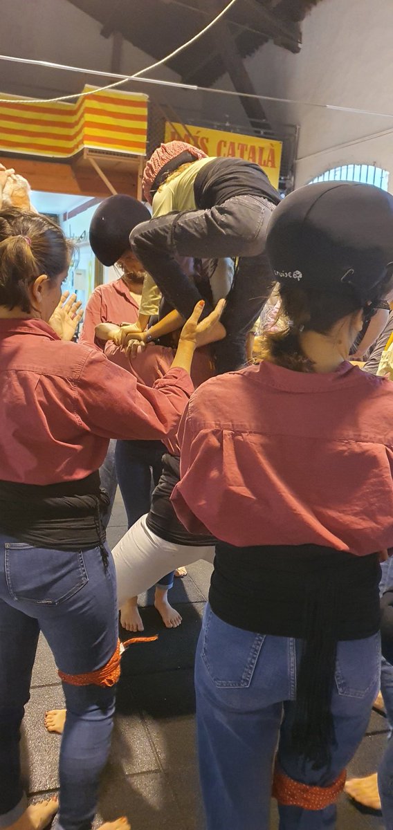 ElsPallagos's tweet photo. Bona nit ! Aqui teniu fotos de l'assaig d'aquest vespre! Ens hem entrenat per la Sant Pere y para divendres perquè rebem 
Els castellers del Riberal.
#castellers #Pallagos #pallagosdelconflent https://t.co/I1mT2UP3ea