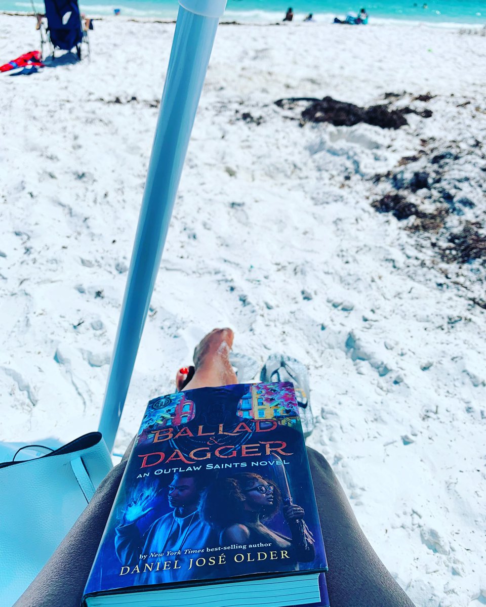 TtotheJ12's tweet photo. Sunshine ➕ Beach ➕ Book = HAPPINESS ☀️🏖🏝📖😎 #balladanddagger @djolder #teacheronbreak https://t.co/zxkX92eIKn