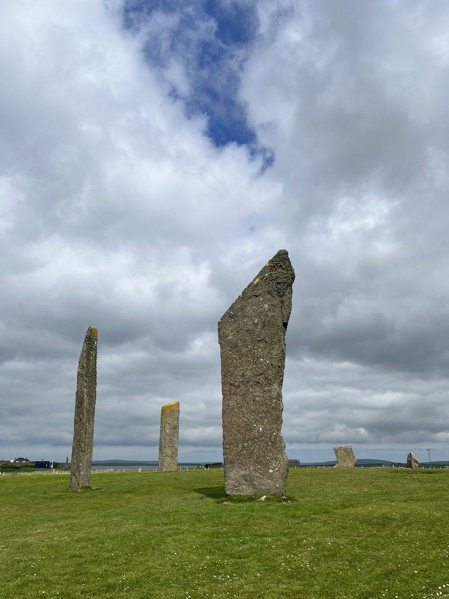korz19's tweet photo. Aujourd’hui j’ai pris un gros bateau pour aller loin la haut dans le nord, j’ai vu plein de pierres debout, une autre île encore plus là haut et un cairn paumé sur la colline #korzinScotland #scotland #ecosse #orkney #orcades https://t.co/rOoLPTcyZa
