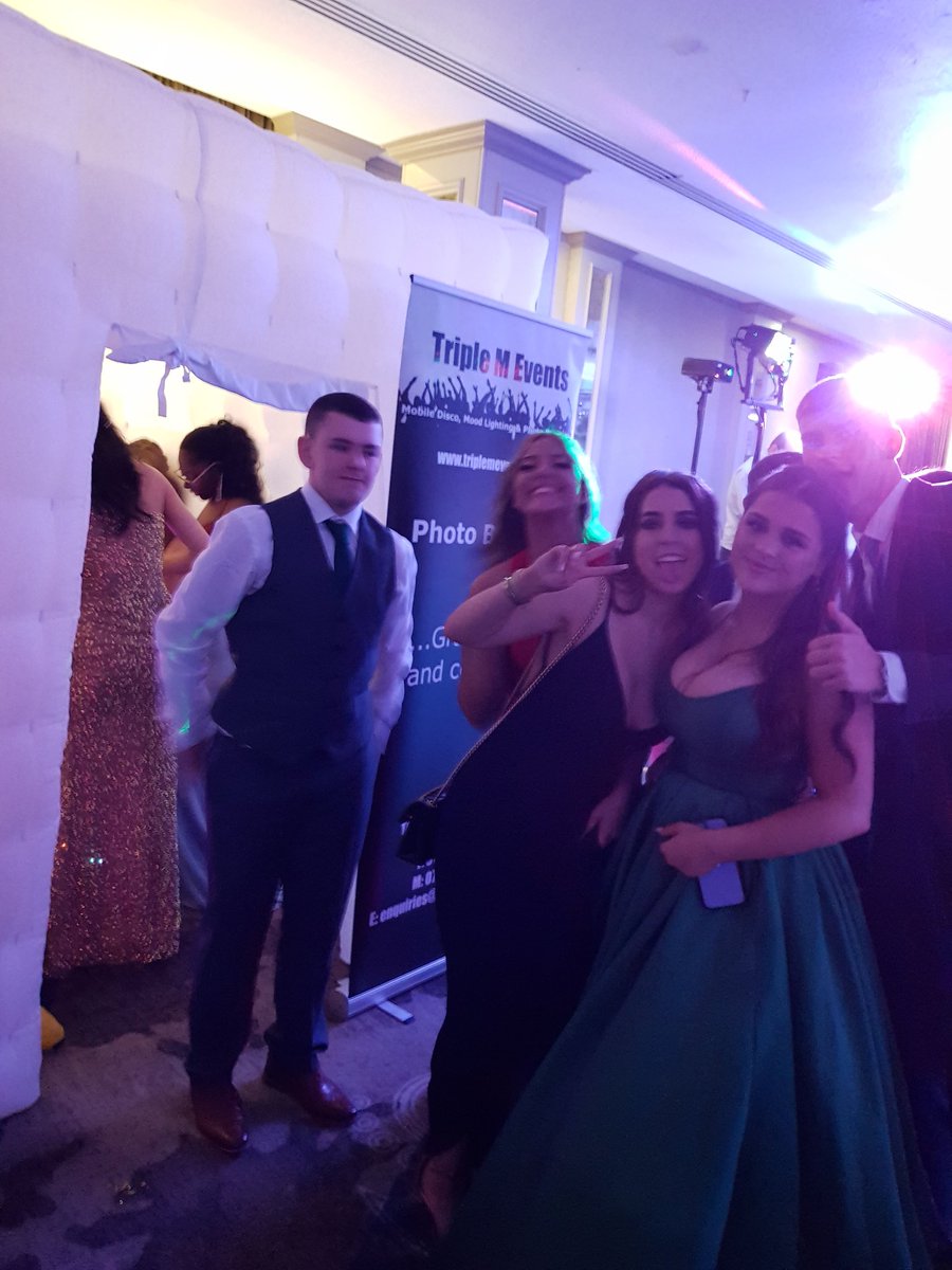 Queues at the photo booth!