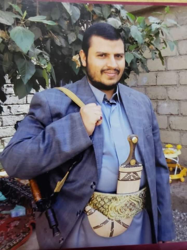 هذا ابن خير عباد الله كلهمُ
هذا التقي النقي الطاهر العلمُ