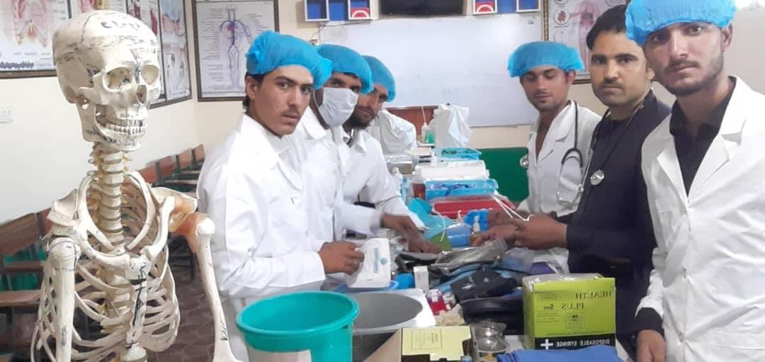DawatKhost's tweet photo. زموږ لومړنۍ هدف خدمت دی
مونږ تل هڅه کوو، چې خپل محصلین په ملي او عالي روحیه ورزو، تر څو په راتلونکې کې د ټولنې په رغښت کې اسلامي او معنوي رول ولوبوي
  نن ورځ د سلام انسټیټیوټ په لابراتوار کې محصلینو ته د پانسمان اړوند لوازم او طریقې ور وښودل شوې، چې د عملي کار دغه لړۍ به روانه وي https://t.co/fkfQEM43a4