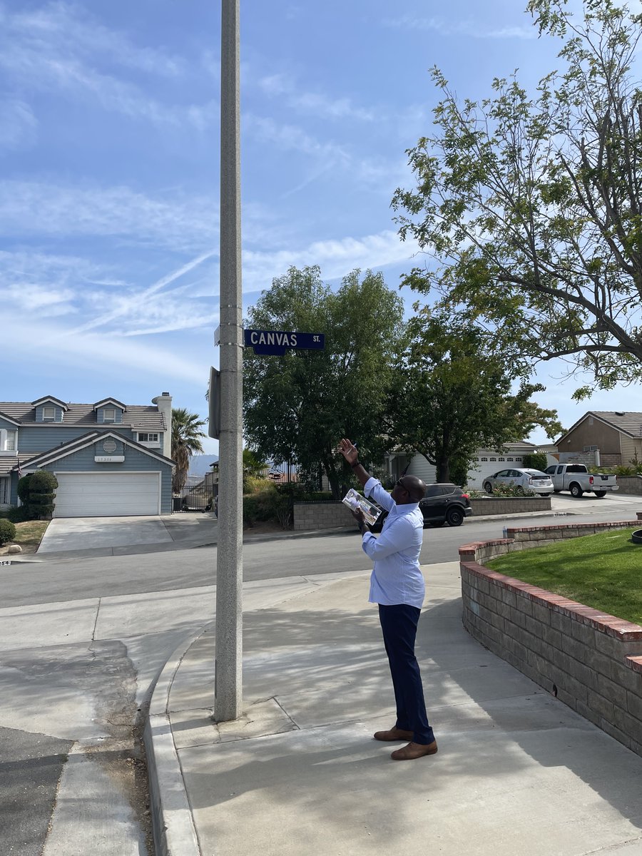 It's a sign! If you haven't already, it's not too late to turn your ballot in. Find your closest polling place here:

sos.ca.gov/elections/poll…