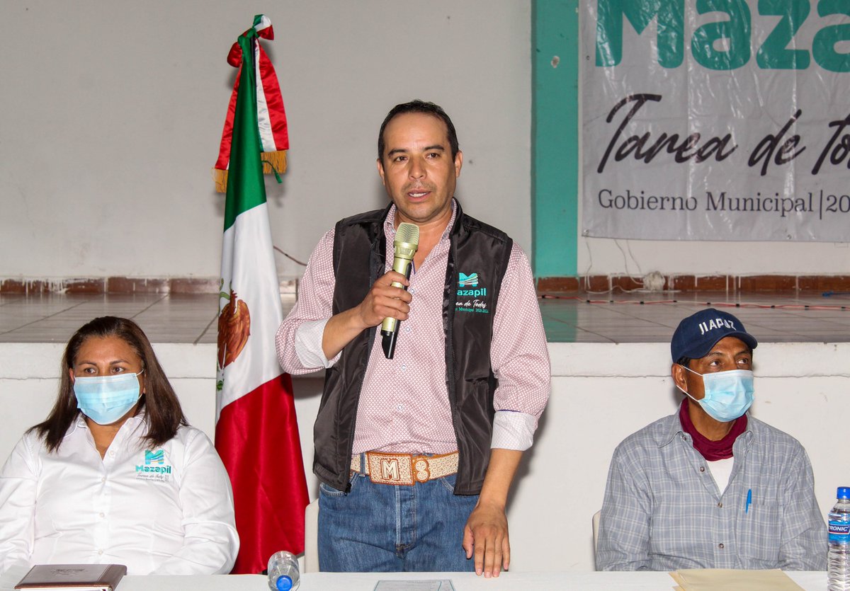 MarioMaciaszu's tweet photo. Hago entrega a las ganadoras de sus regalos por motivo de la rifa que se llevó a cabo el pasado 10 de Mayo en la emisora de radio “La Mejor” 107.9 FM de Fresnillo durante el programa que conduce Martin Díaz.
¡Muchas felicidades a las mamás ganadoras!
 #MazapilTareadeTodos https://t.co/5S9EmqJV5A