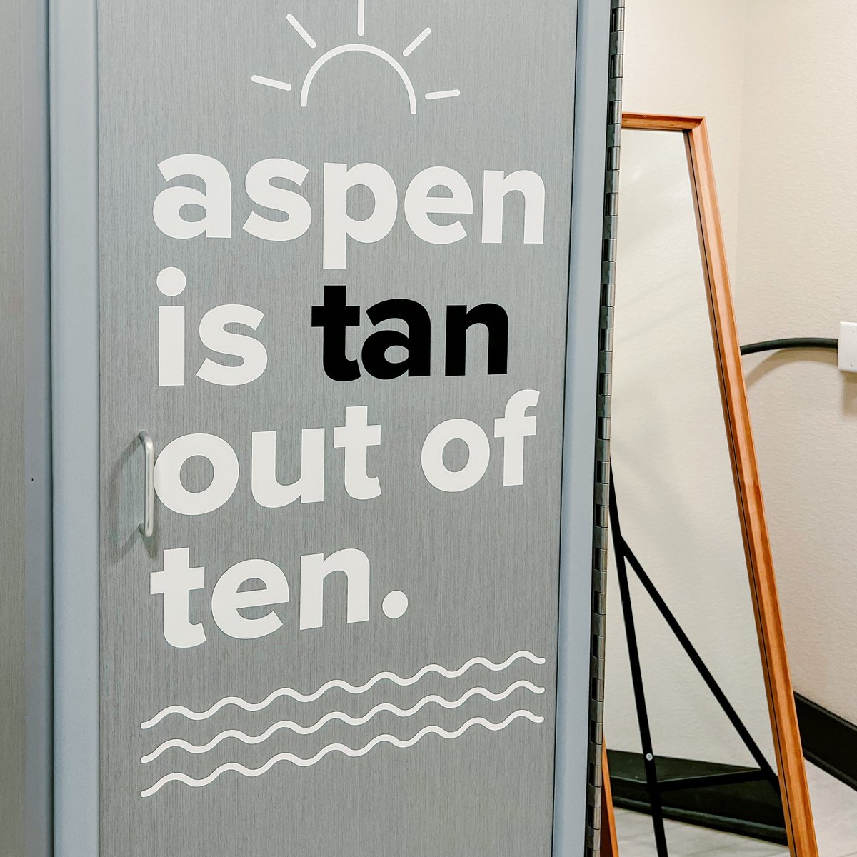 AspenWichitaU's tweet photo. Love soaking up the sun, but want to speed up your summer tan? ☀️ We offer free tanning for residents any time during office hours.
#LiveAtAspen #WichitaState https://t.co/ANztomGL51