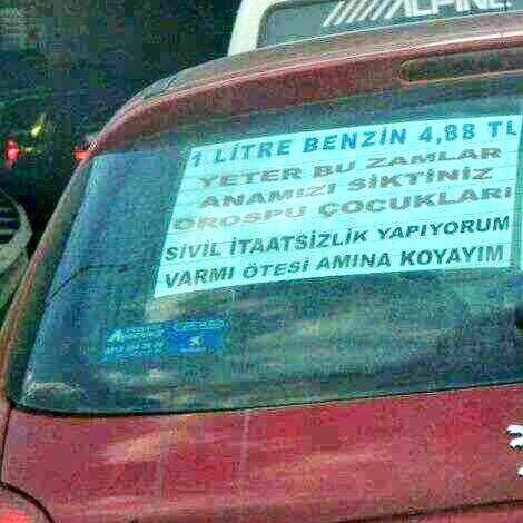 bu adam su an napiyo acaba nasil bi ruh halinde asiri merak ediyorum