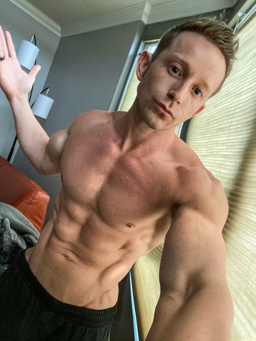 Finally set up the new blinds. Now we have some privacy. Woooo https://t.co/QV0HOKHCah<a href="/tag/moschino"class="tags"><span>#moschino</span></a>