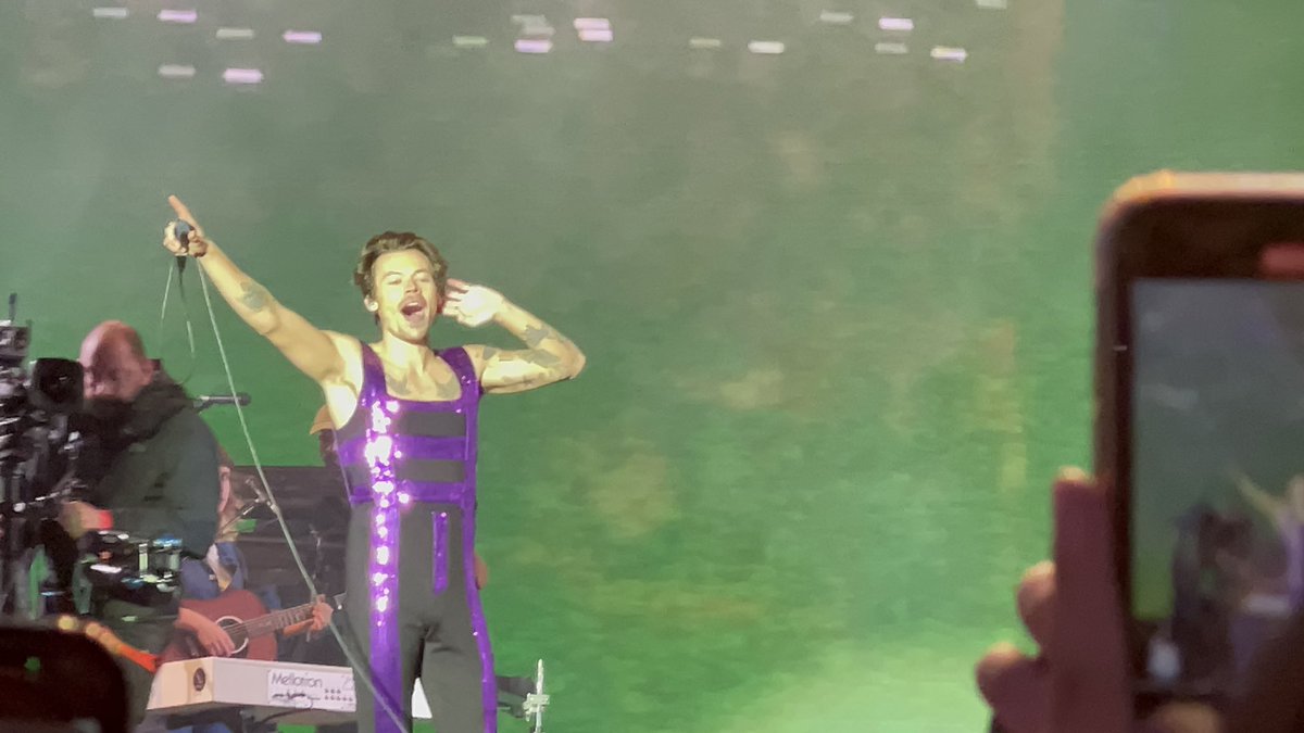 deleena25's tweet photo. HARRY STYLES SUPREMACY https://t.co/5JbyGbFmEr