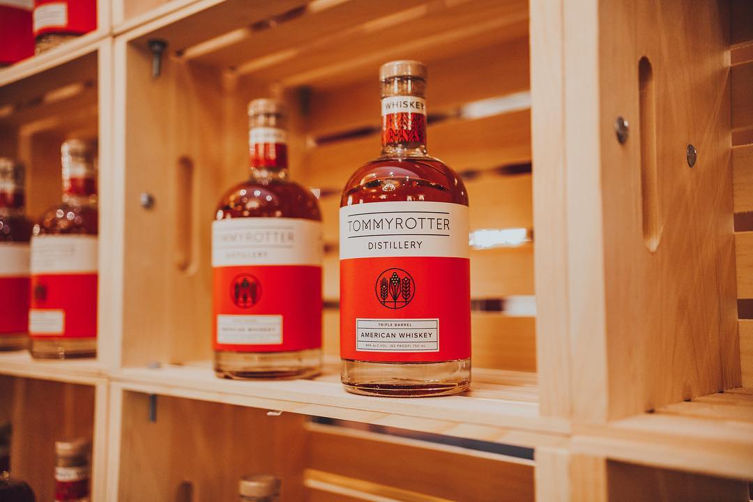 Explore Your Pour (@exploreyourpour) on Twitter photo Proudly distilled in New York and finished in Cabernet Sauvignon French oak barrels from Napa Valley. <a href="/SipTommyrotter/">Tommyrotter</a> Straight Bourbon Whiskey has seen it all.
📸: <a href="/SipTommyrotter/">Tommyrotter</a> Proudly distilled in New York and finished in Cabernet Sauvignon French oak barrels from Napa Valley. <a href="/SipTommyrotter/">Tommyrotter</a> Straight Bourbon Whiskey has seen it all.
📸: <a href="/SipTommyrotter/">Tommyrotter</a>