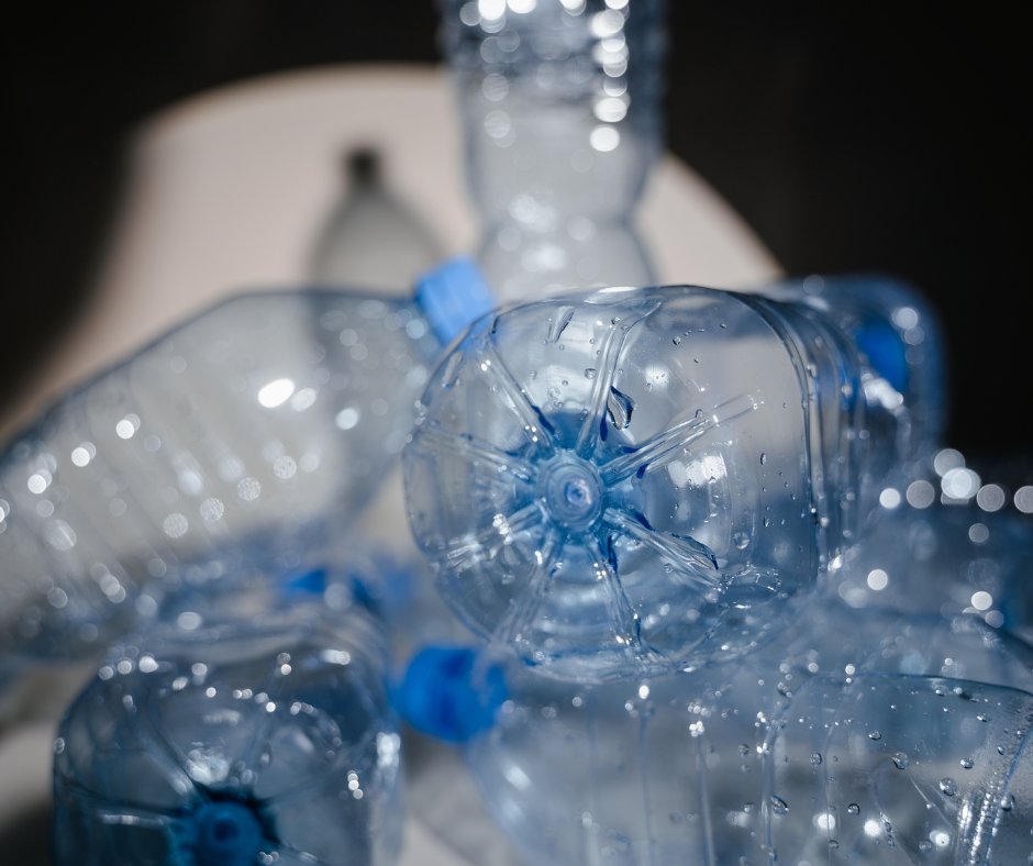 Bottled water can be a hassle and expensive to get in the long run. We help customers find water solutions that are sustainable and easy to maintain! . . . #reverseosmosiswater #oasish2o #kitchener #hespeler