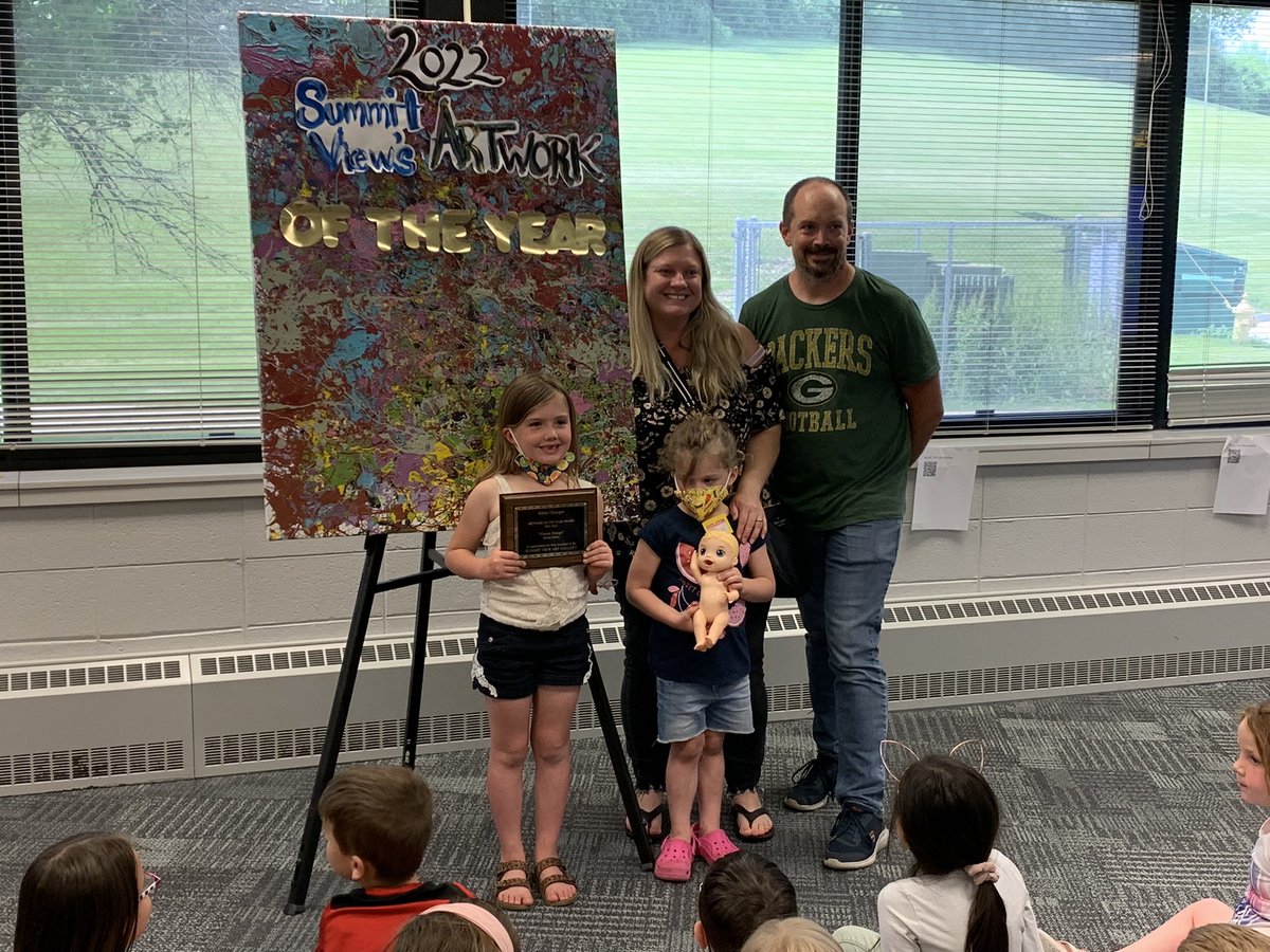 Mrs. <a href="/HeidiWalbert/">Heidi Walbert</a> recognized our Artist’s efforts with the Artwork Of The Year today! Their creativity is incredible and the story behind the art matches it. 👩‍🎨 👨‍🎨 #SummitViewEaglesSOAR